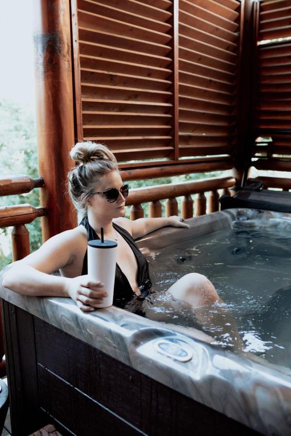Gorgeous Large Mountain View Cabin W Hot Tub, Free Wifi, Games Βίλα Sevierville Εξωτερικό φωτογραφία